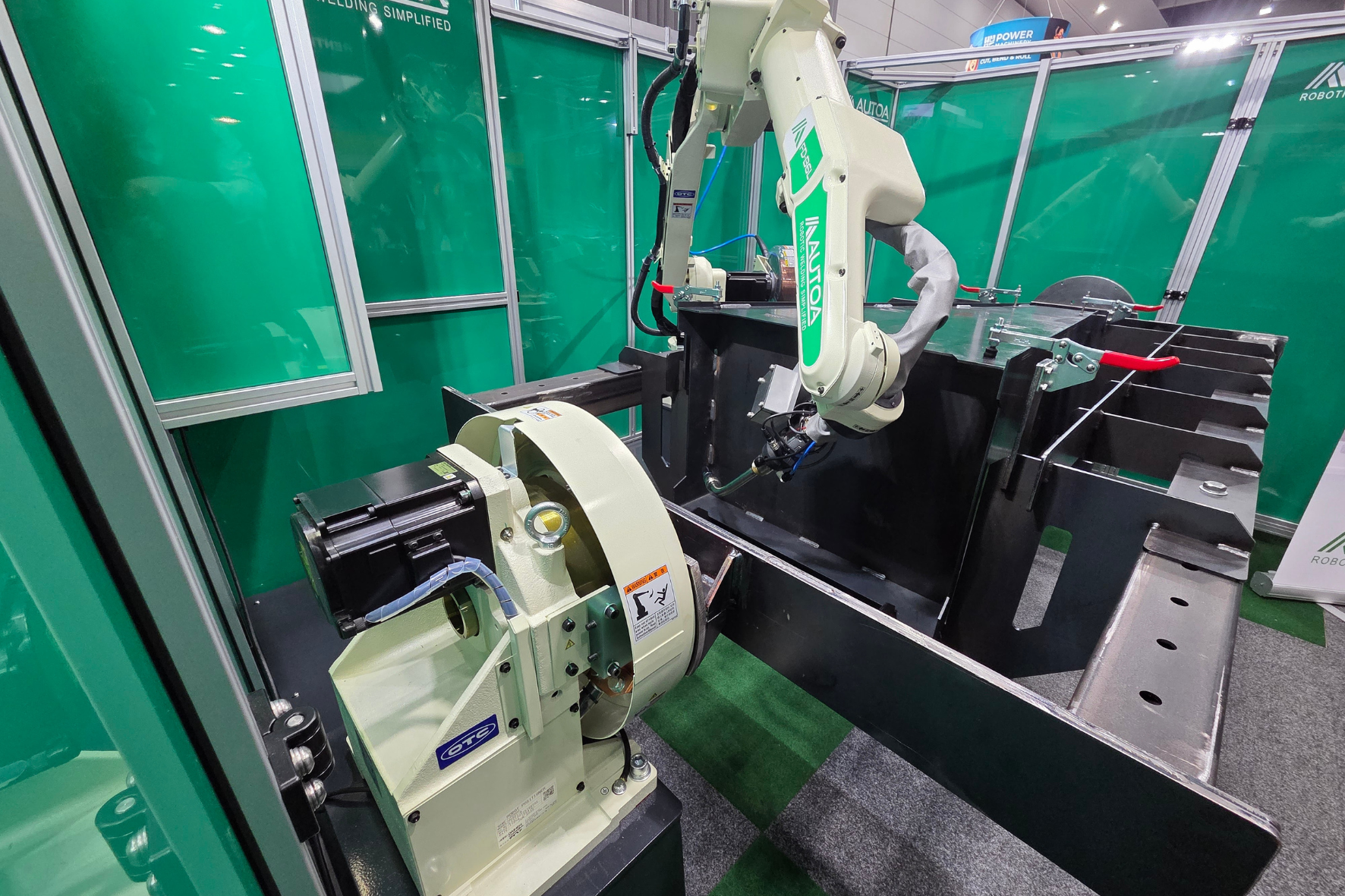 Autoa-SimplyWeld Robot Welding Cell Close Up