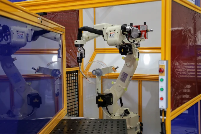 FD-B6 robot inside M-1200 cell